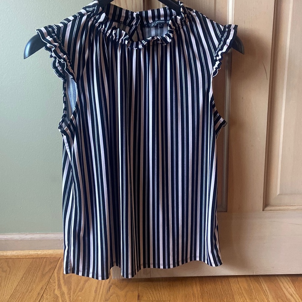 Adrianna Papell blouse size medium